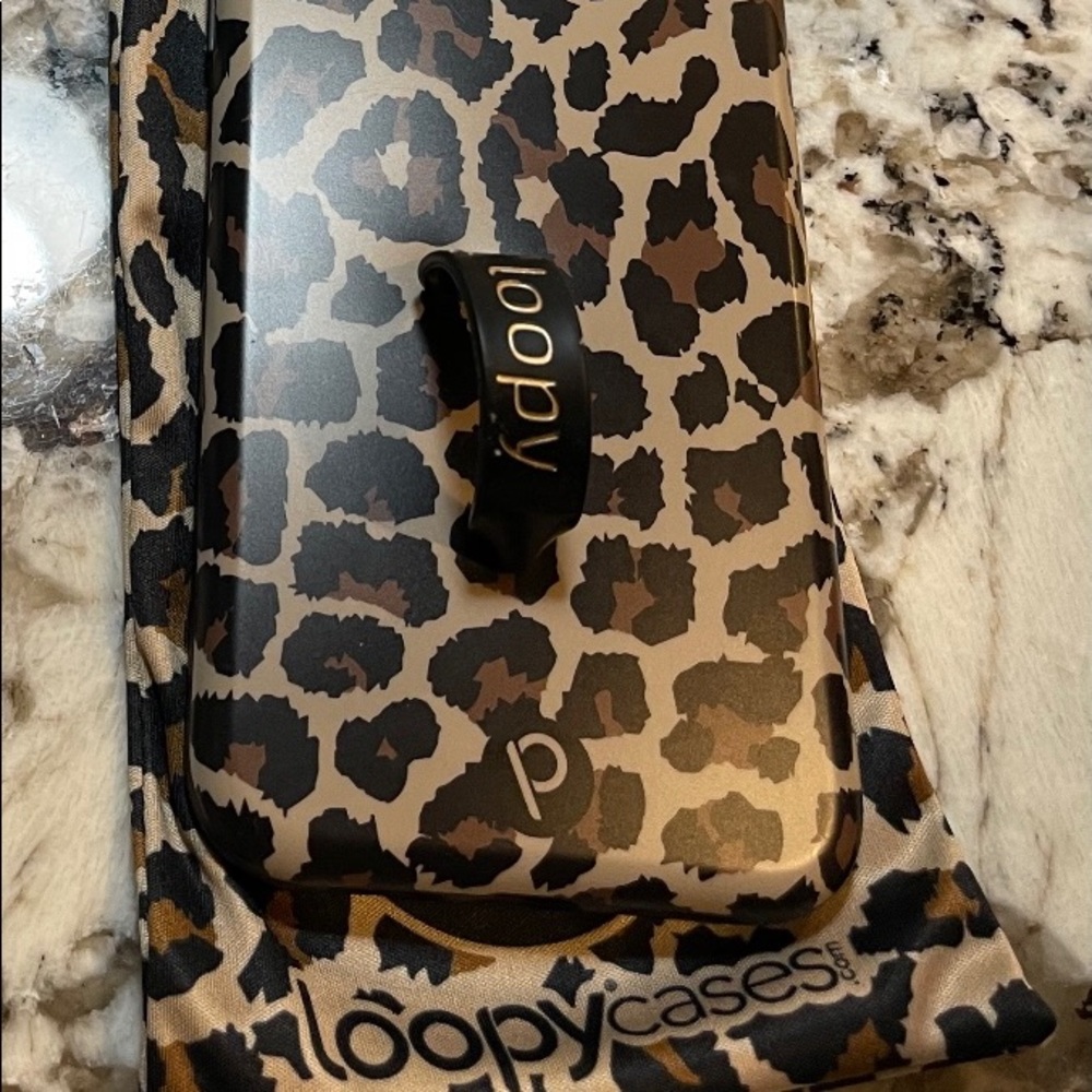 Leopard loopy case